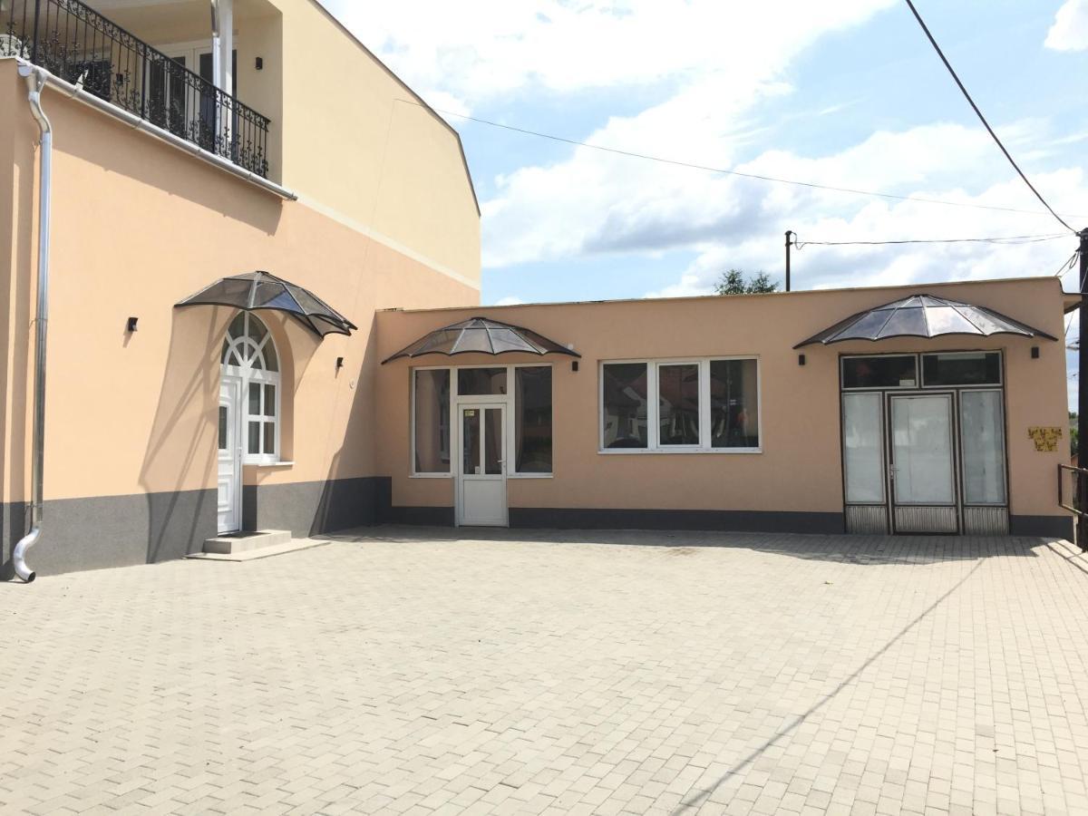 Patavar Panzio Etterem Gyongyospata Exterior photo